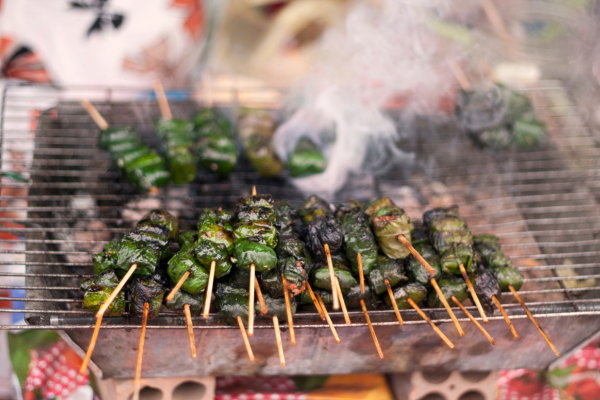 Rouleaux de feuilles de Lolot roulés au porc